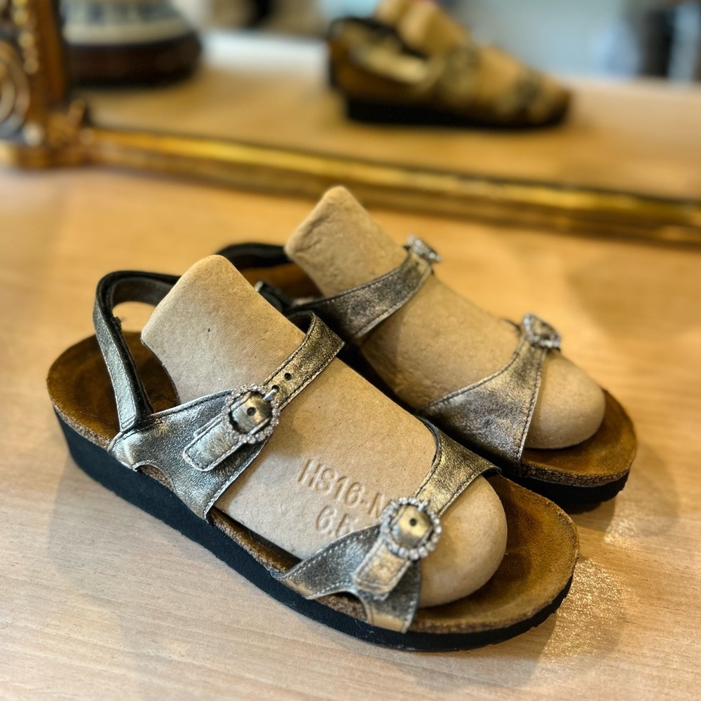 Naot Women’s Pewter Metallic Silver Leather Rhinestone Crystal Buckle Sandals